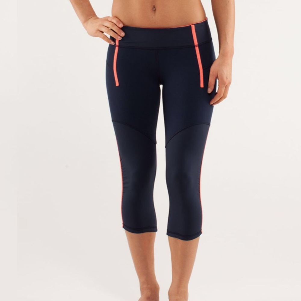 Lululemon Crane Crops 6 Inkwell Light Flare EUC